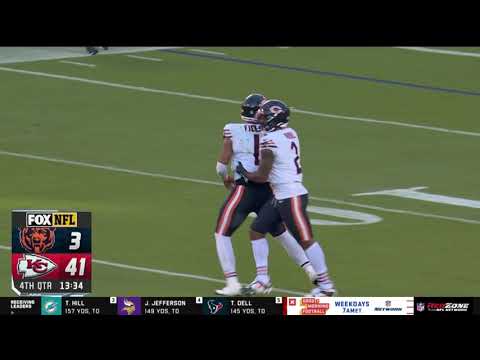 DJ Moore Helps Justin Fields Recieve Attention After Injury