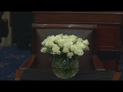 Sen Dianne Feinstein dies at 90, senate holds moment of silence