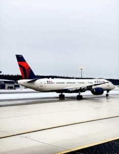 delta flight stuck on tarmac canada
